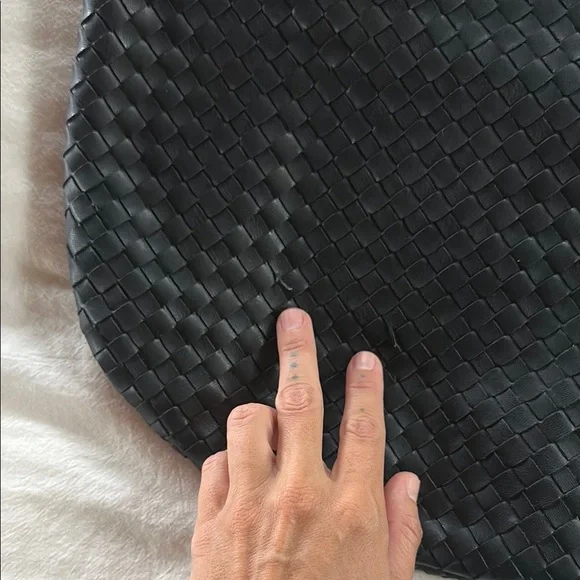 Melie Bianco Black Woven Hobo Bag - Picture 3 of 9